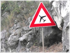 ... madonna !!!Pericolo caduta aerei??